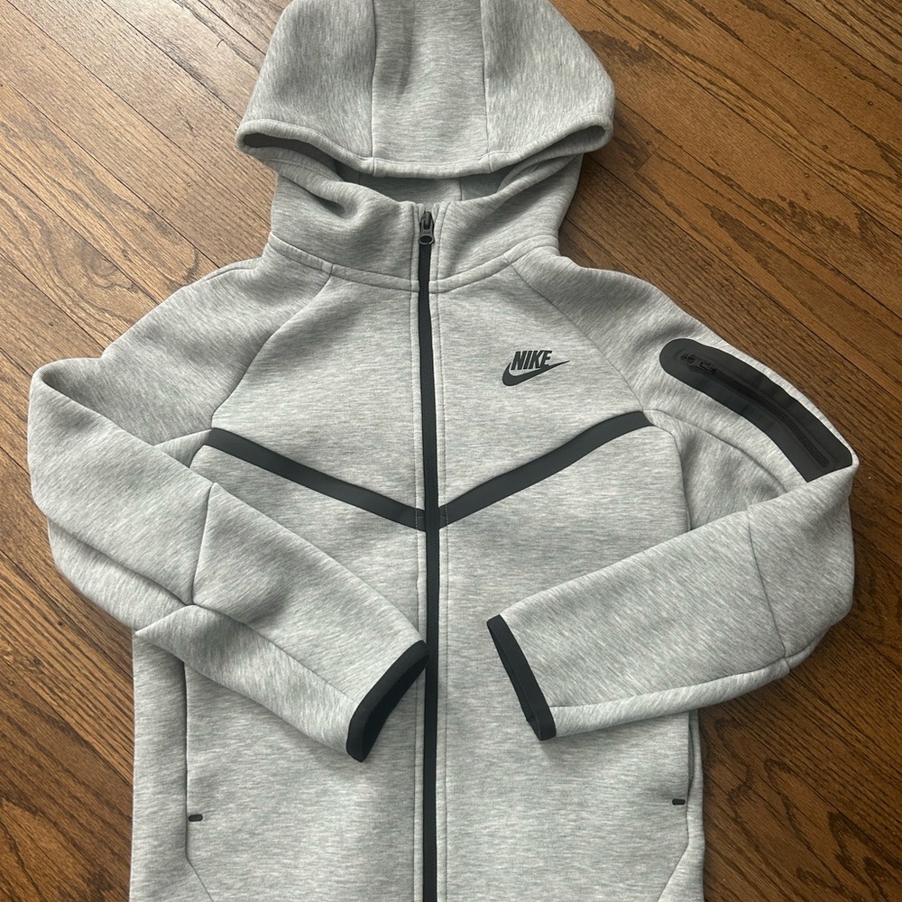 Nike Fleece tech Heather Gray Hoodie with Black Trim size med. See description.